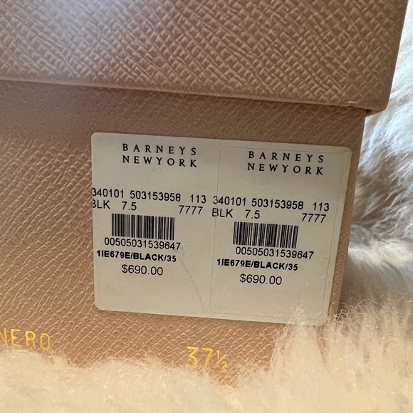 Patent black Prada kitten heels in size 37.5